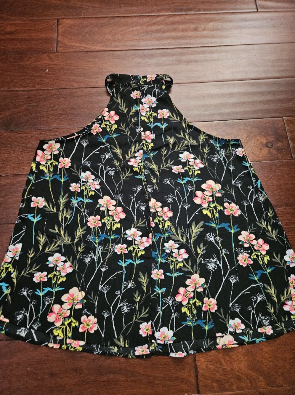 Express Keyhole Flowy Tank In Floral - Picture 3 of 7